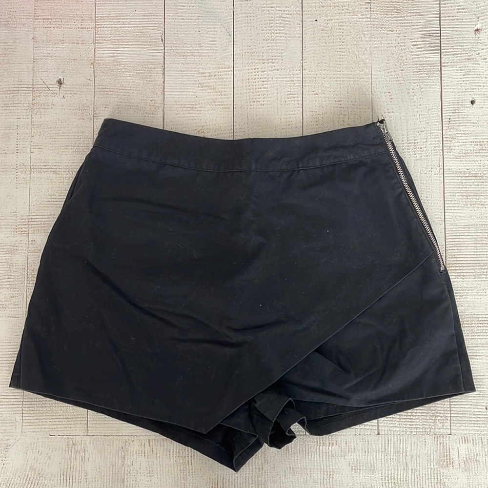Black skirt size S.